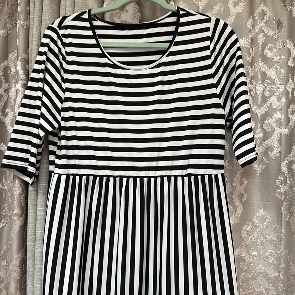 Striped 3/4 Sleeve Maxi Dress Black White - Picture 2 of 3